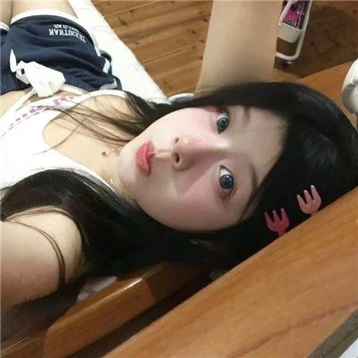 穿盔甲的少女